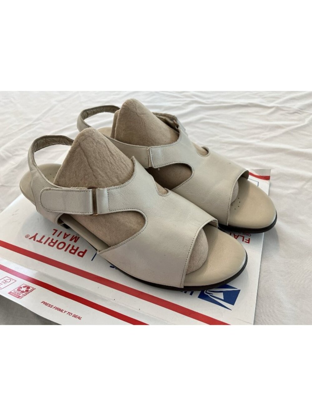 Women's SAS Tripad Comfort Patent Leather Strappy Low Heel Sandal Cream 9.5W USA